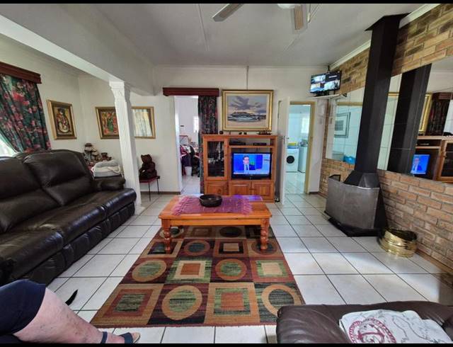 4 BEDROOM HOUSE FOR SALE IN BRACKENHURST